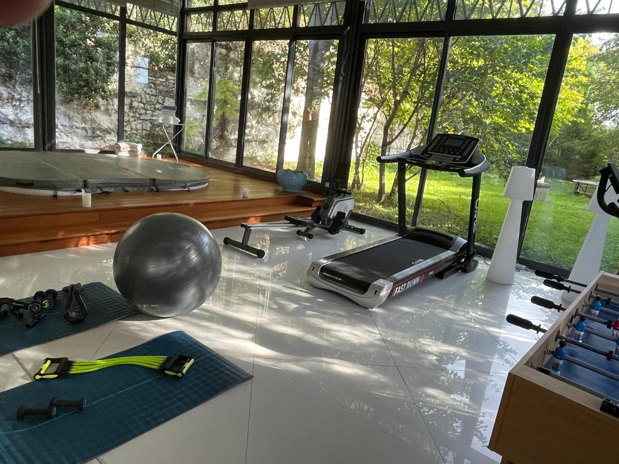 VILLA SPA PERRET-4 Étoiles-PARC de 3 Ha au pied du PARC NATUREL DU VEXIN NORMAND-Châteaux -Nature-Ballades-VTT-Cheval-Golf-À 5 Mn de GIVERNY-Jardins de MONET-Musée IMPRESSIONNISTE-Pour 2 Nuitées SAUNA ou JACUZZI offert en Hiver ou PISCINE en Été ou H Sainte-Genevieve-les-Gasny Extérieur photo