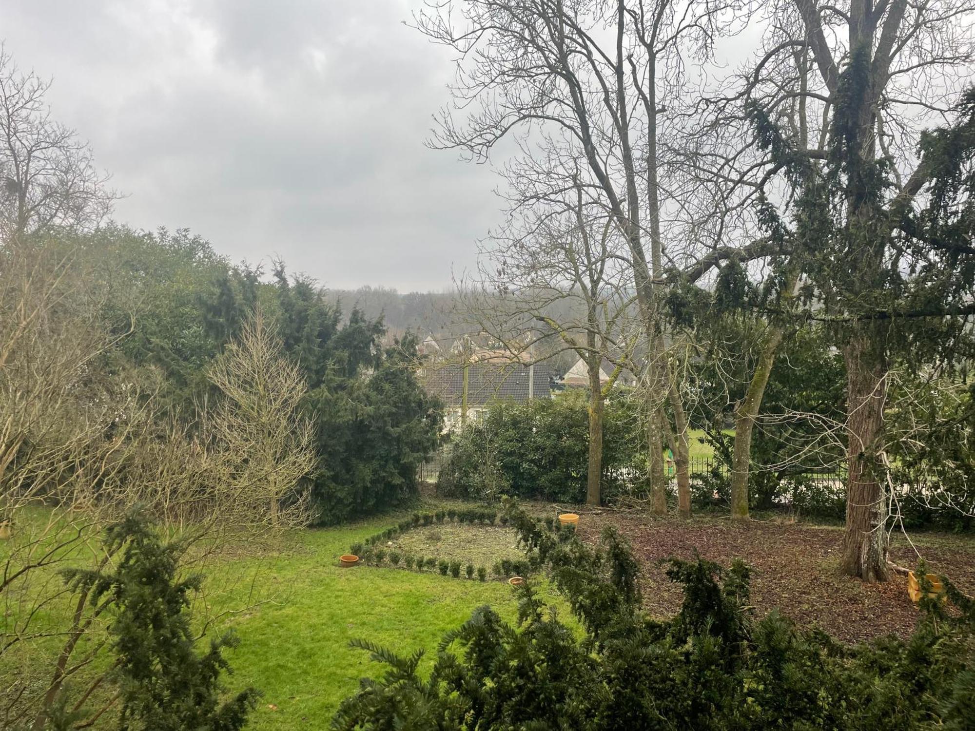 VILLA SPA PERRET-4 Étoiles-PARC de 3 Ha au pied du PARC NATUREL DU VEXIN NORMAND-Châteaux -Nature-Ballades-VTT-Cheval-Golf-À 5 Mn de GIVERNY-Jardins de MONET-Musée IMPRESSIONNISTE-Pour 2 Nuitées SAUNA ou JACUZZI offert en Hiver ou PISCINE en Été ou H Sainte-Genevieve-les-Gasny Chambre photo