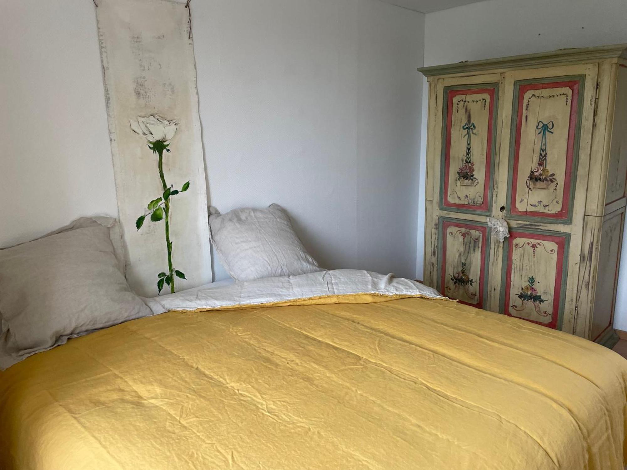VILLA SPA PERRET-4 Étoiles-PARC de 3 Ha au pied du PARC NATUREL DU VEXIN NORMAND-Châteaux -Nature-Ballades-VTT-Cheval-Golf-À 5 Mn de GIVERNY-Jardins de MONET-Musée IMPRESSIONNISTE-Pour 2 Nuitées SAUNA ou JACUZZI offert en Hiver ou PISCINE en Été ou H Sainte-Genevieve-les-Gasny Chambre photo