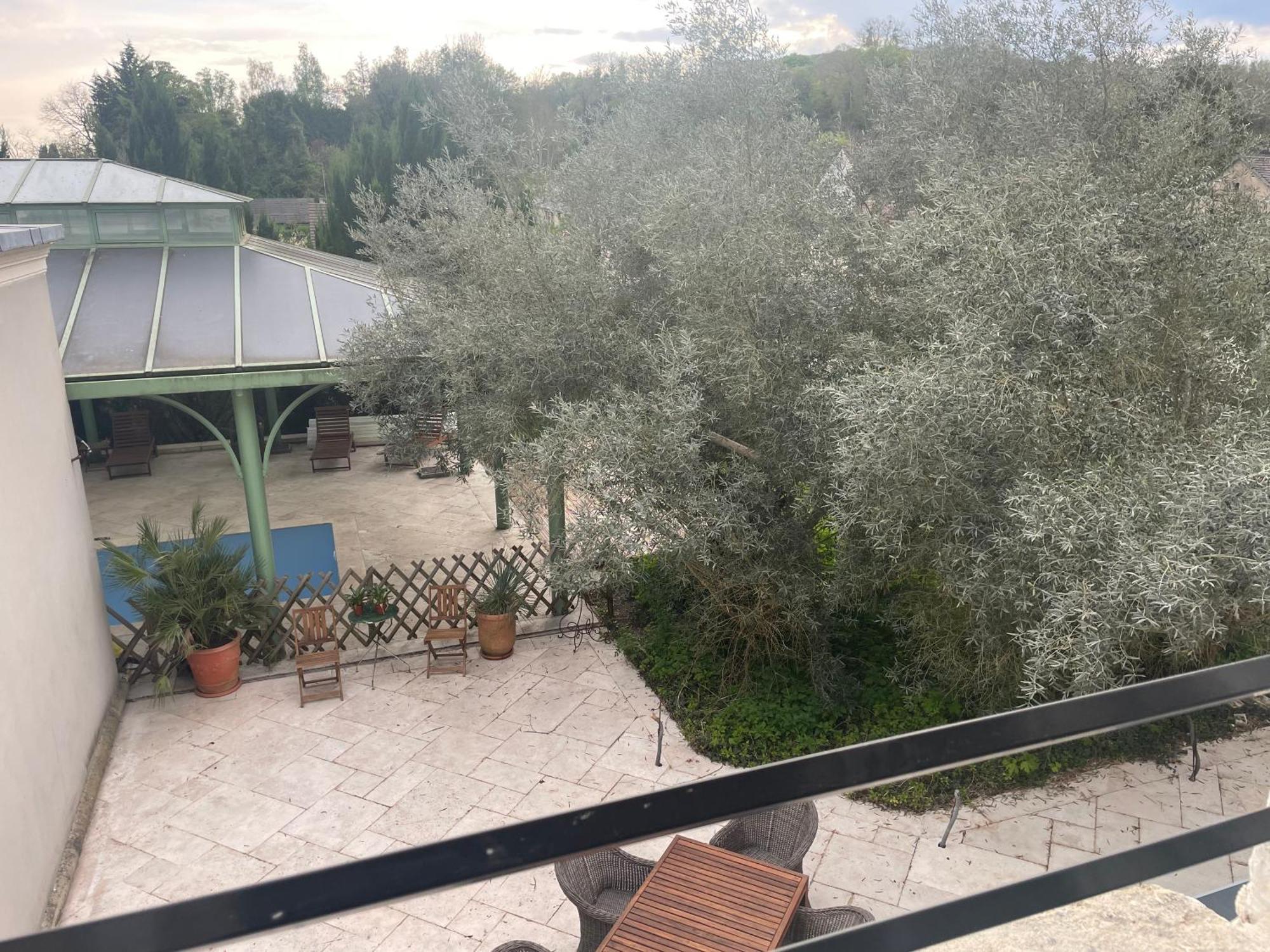 VILLA SPA PERRET-4 Étoiles-PARC de 3 Ha au pied du PARC NATUREL DU VEXIN NORMAND-Châteaux -Nature-Ballades-VTT-Cheval-Golf-À 5 Mn de GIVERNY-Jardins de MONET-Musée IMPRESSIONNISTE-Pour 2 Nuitées SAUNA ou JACUZZI offert en Hiver ou PISCINE en Été ou H Sainte-Genevieve-les-Gasny Chambre photo