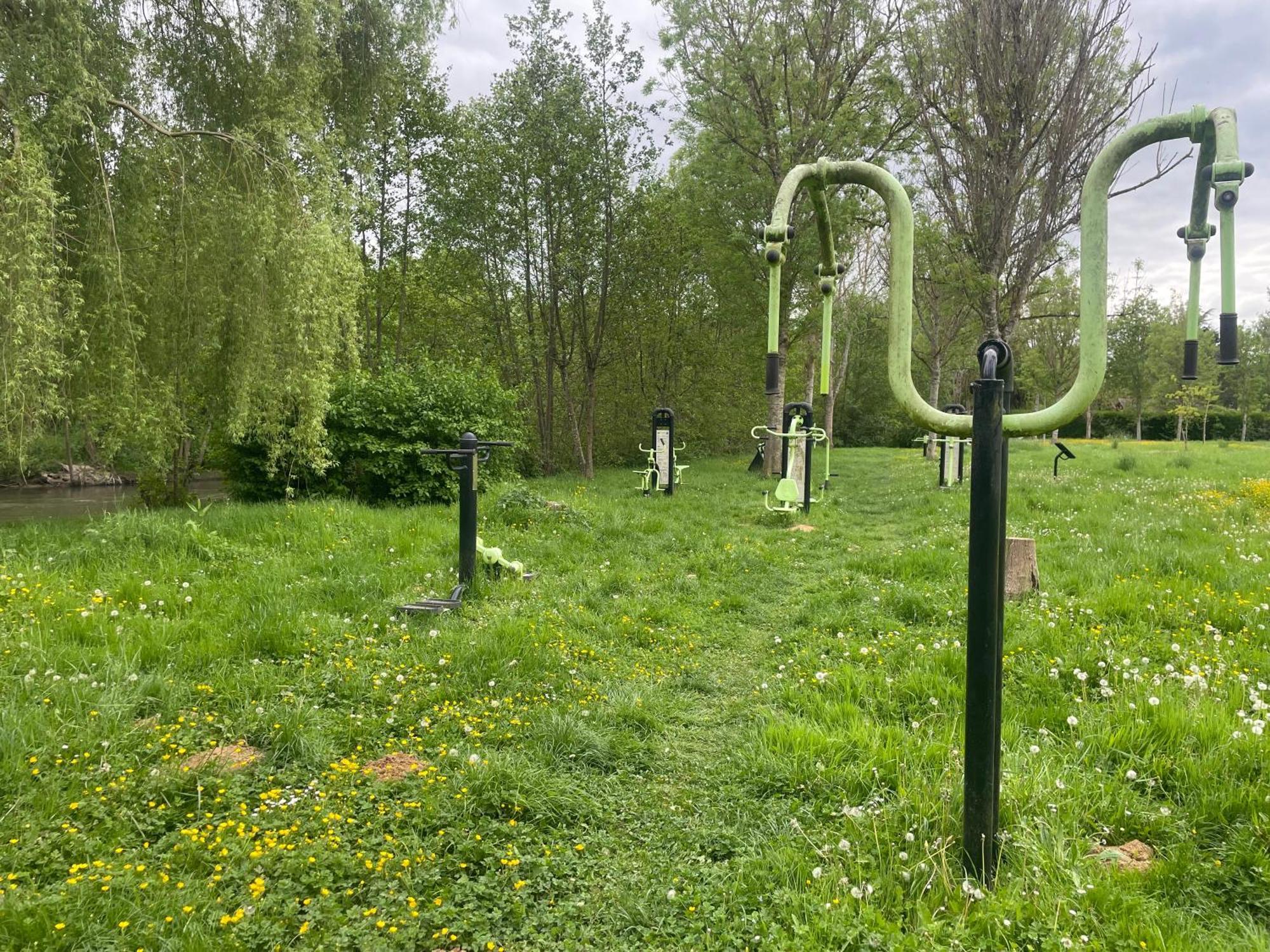 VILLA SPA PERRET-4 Étoiles-PARC de 3 Ha au pied du PARC NATUREL DU VEXIN NORMAND-Châteaux -Nature-Ballades-VTT-Cheval-Golf-À 5 Mn de GIVERNY-Jardins de MONET-Musée IMPRESSIONNISTE-Pour 2 Nuitées SAUNA ou JACUZZI offert en Hiver ou PISCINE en Été ou H Sainte-Genevieve-les-Gasny Extérieur photo